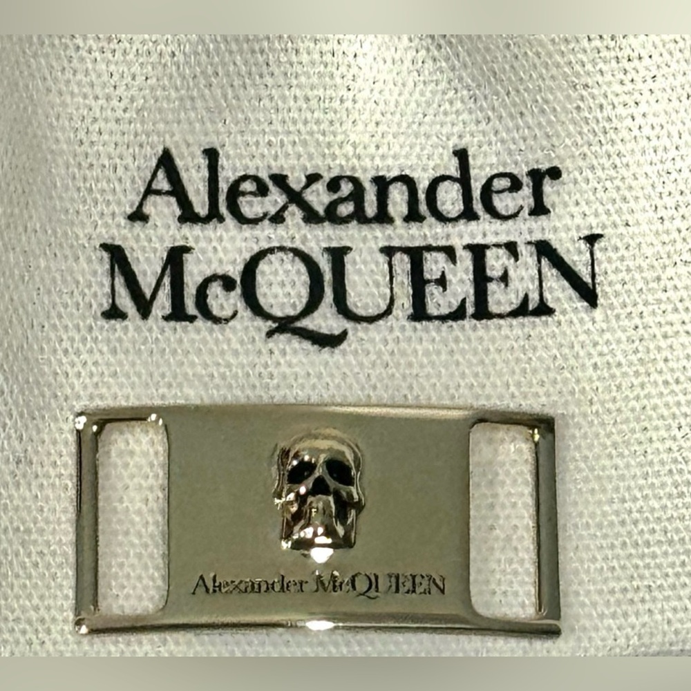 Alexander McQueen Gold Skull Buckle - Picture 4 of 9